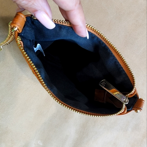 2 CROSSBODY POCKETBOOKS - Picture 2 of 5